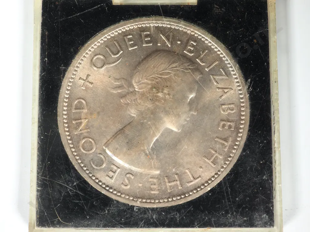 100 X 1953 CROWNS UNC CASED Image 1++