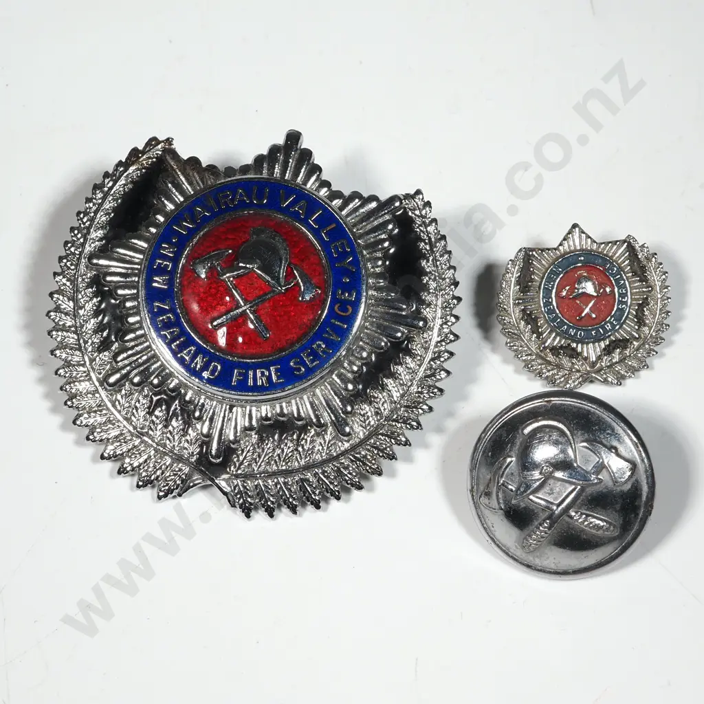 Wairau Valley Fire Brigade Cap Badge, Lapel Badge & Button. Image 1++