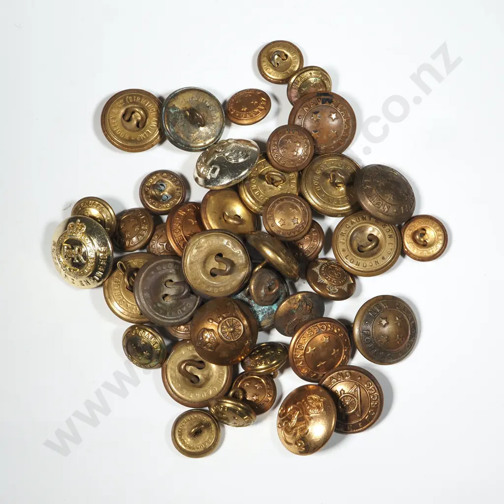 Miscellaneous New Zealand Military Buttons. Image 1++