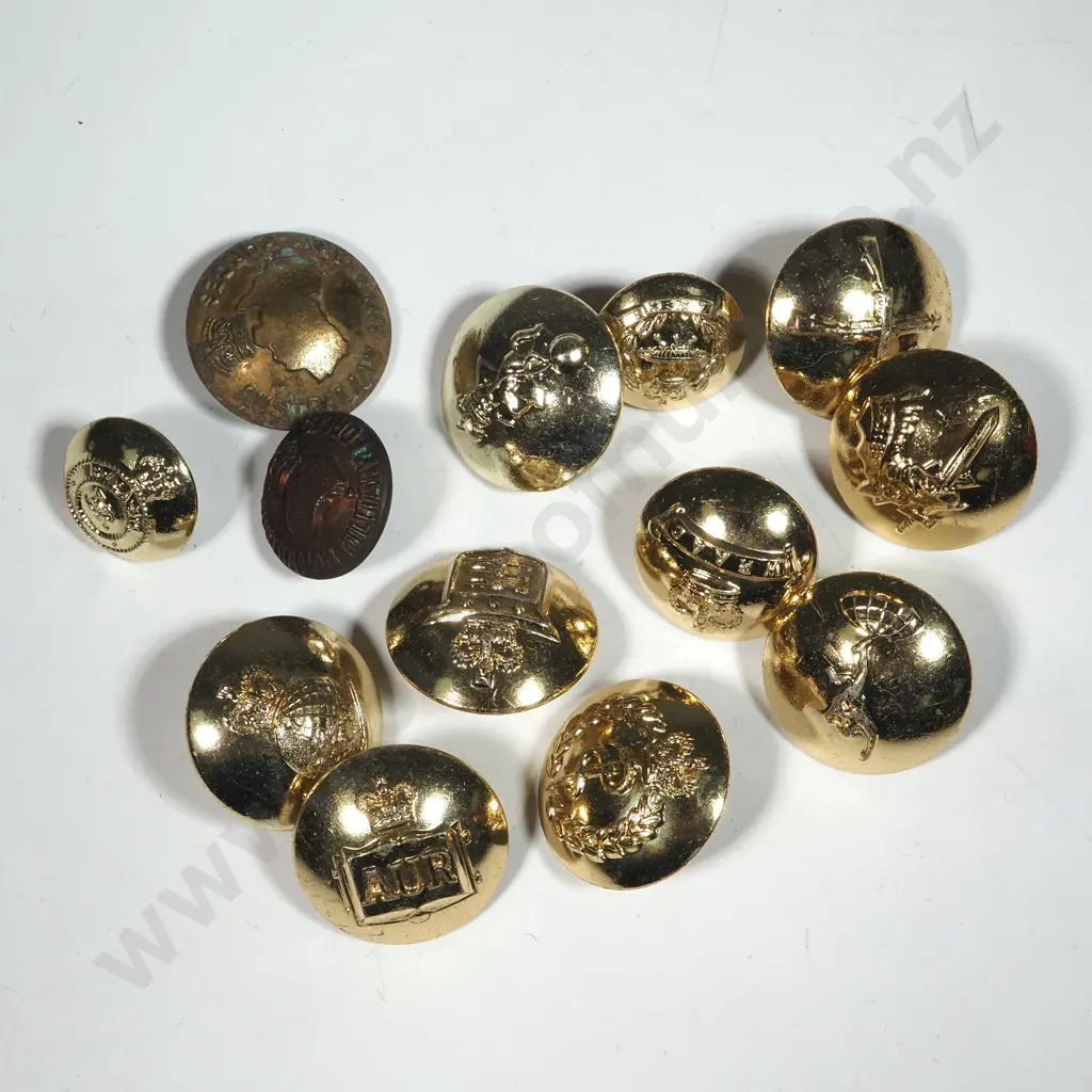 Miscellaneous Australian Buttons. Image 1++