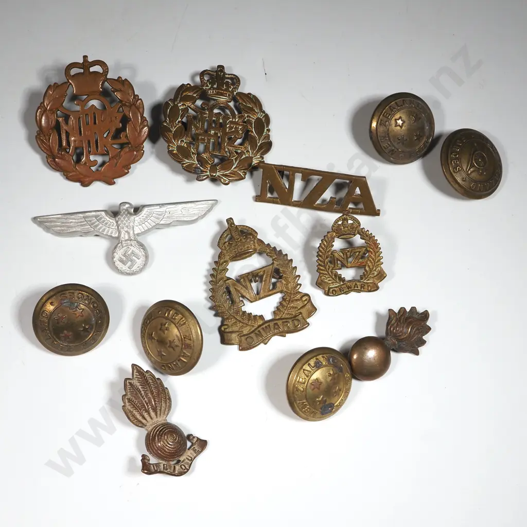 Assorted Lot of WW2 Badges  Image 1++