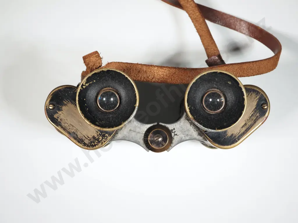 WWI British Military Binoculars SS2 Pattern w Leather Strap. Image 1++
