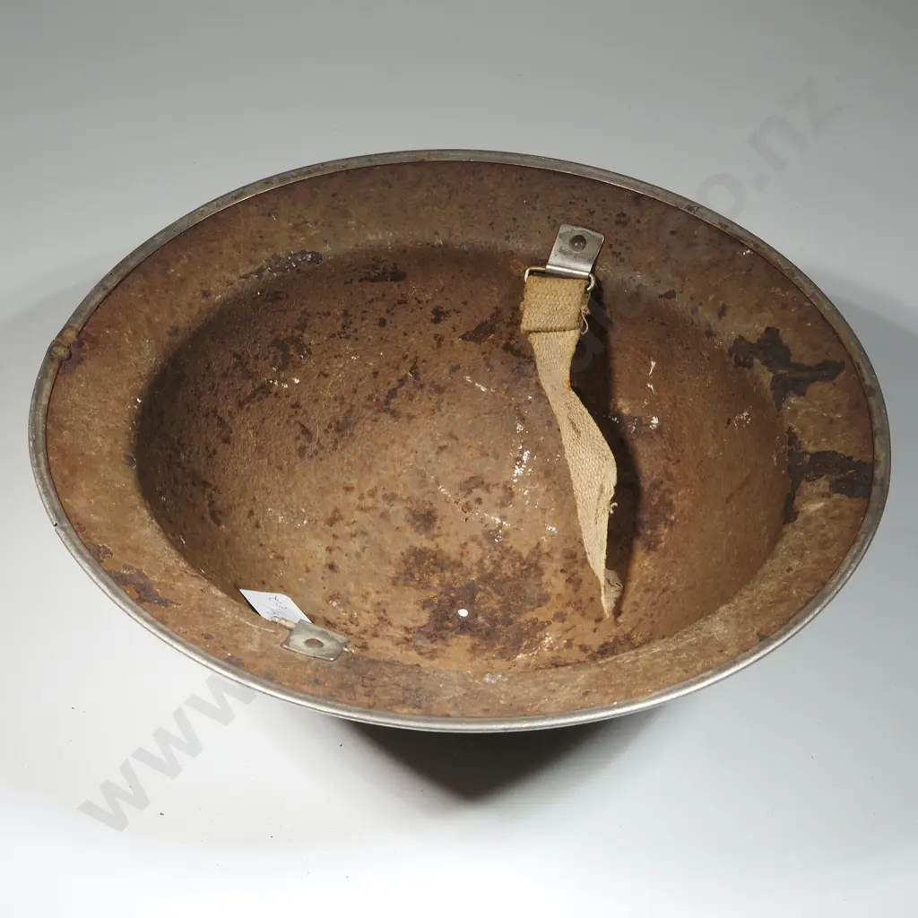WWII Rolled Edge Tin Helmit. Image 1++