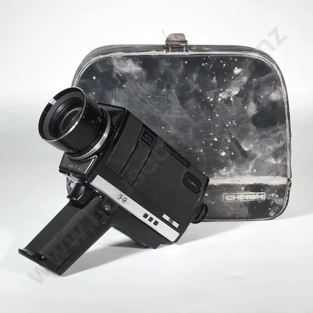 Chinon 672 Auto Zoom Super 8 Movie Cine Camera with Original Case Image 1++