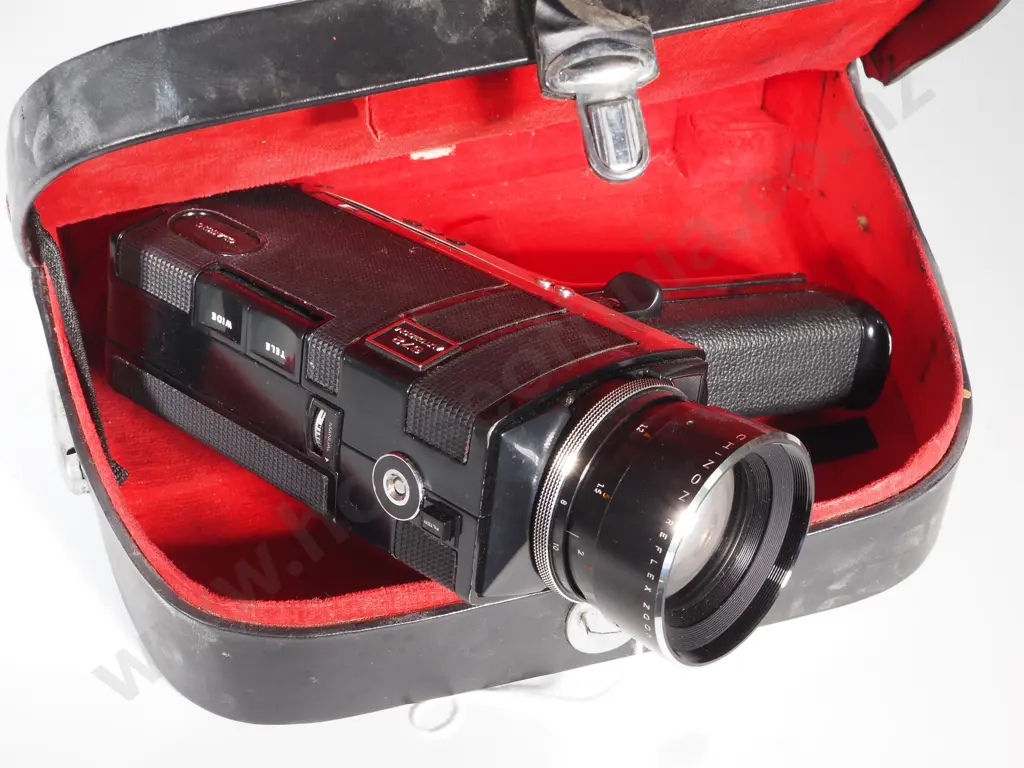 Chinon 672 Auto Zoom Super 8 Movie Cine Camera with Original Case Image 1++