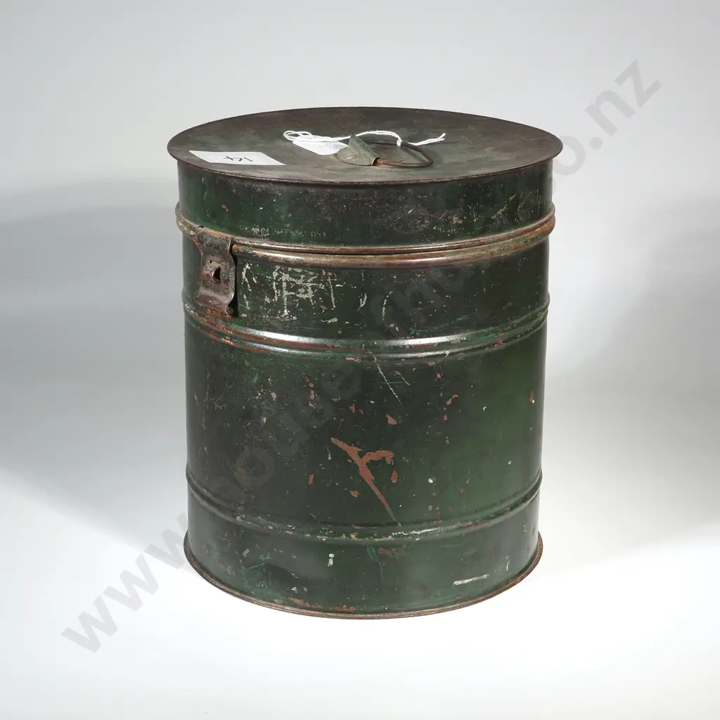 Vintage Five  Round Nesting Tin Canister Set with Hinged Lid & Latch Closure Image 1++