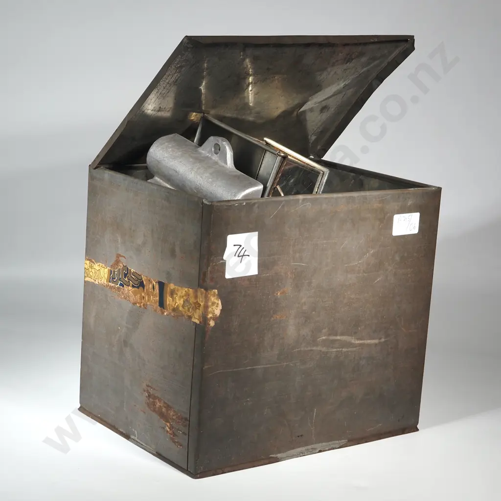 Vintage Bell Tea Tin Box of Aluminium, Bonco & Willow Pie Dishes, Loaf Tin, Éclair Moulds & Gem Tins. Image 1++