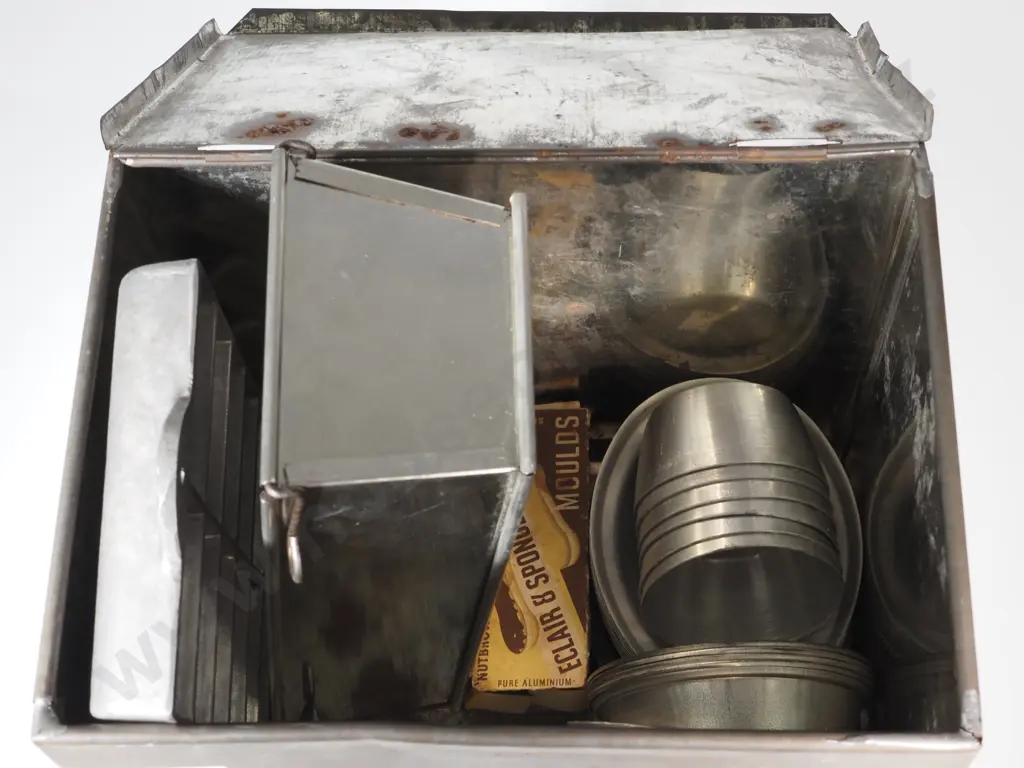 Vintage Bell Tea Tin Box of Aluminium, Bonco & Willow Pie Dishes, Loaf Tin, Éclair Moulds & Gem Tins. Image 1++