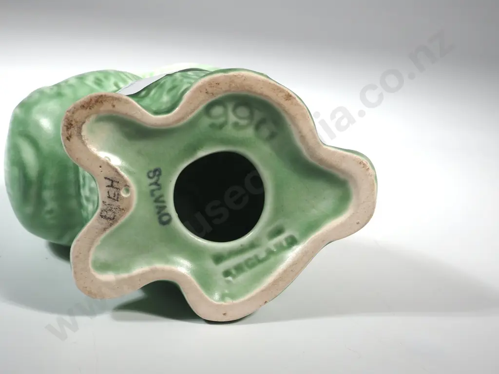 Green Sylvac Snub Nosed  Bunny Rabbit . Impressed No 990 Image 1++