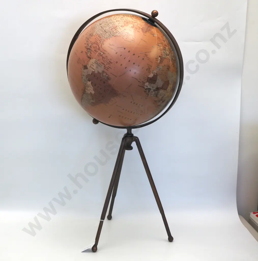 Decorative globe on tripod base Image 1++