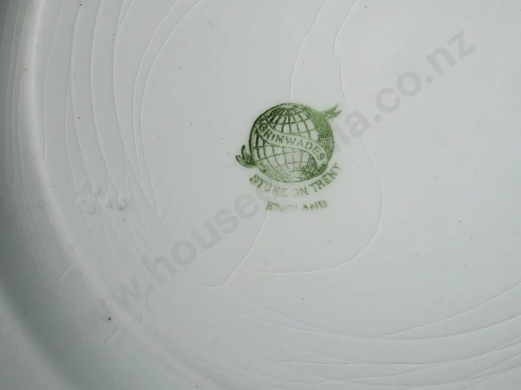 Grimwades Golfing Plate "The Indispensable Caldie" Image 1++