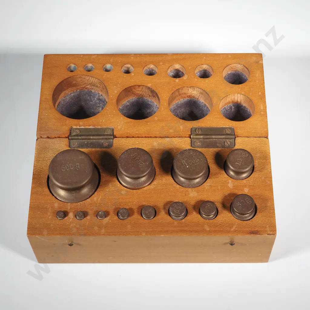 Wooden Boxed Set of  Brass Weights 1 - 500gms. Image 1++