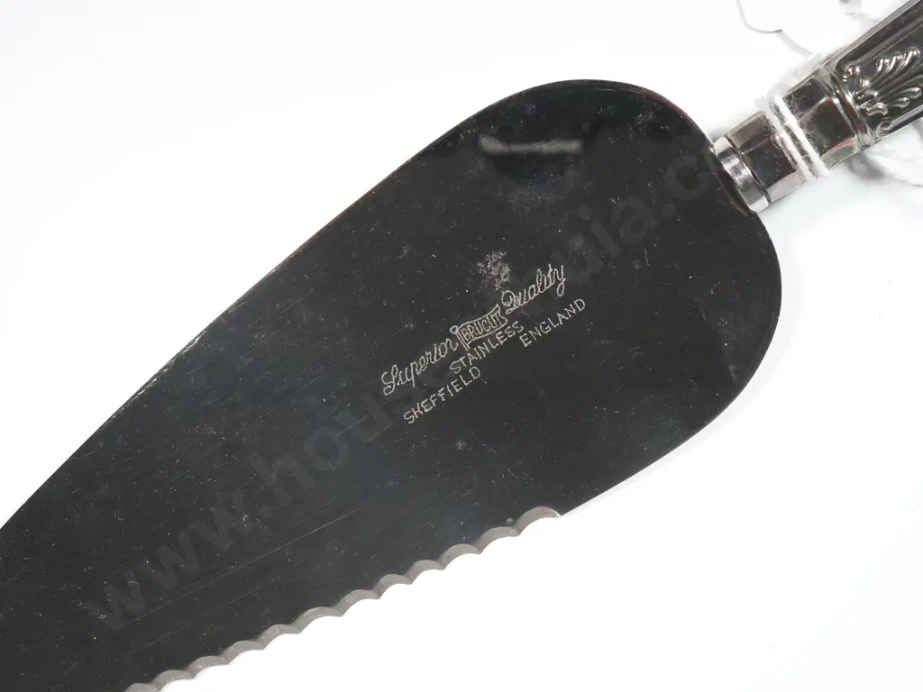 Cake Slice With Sterling Silver Handle In The Kings Pattern. Sheffield 1960 Image 1++