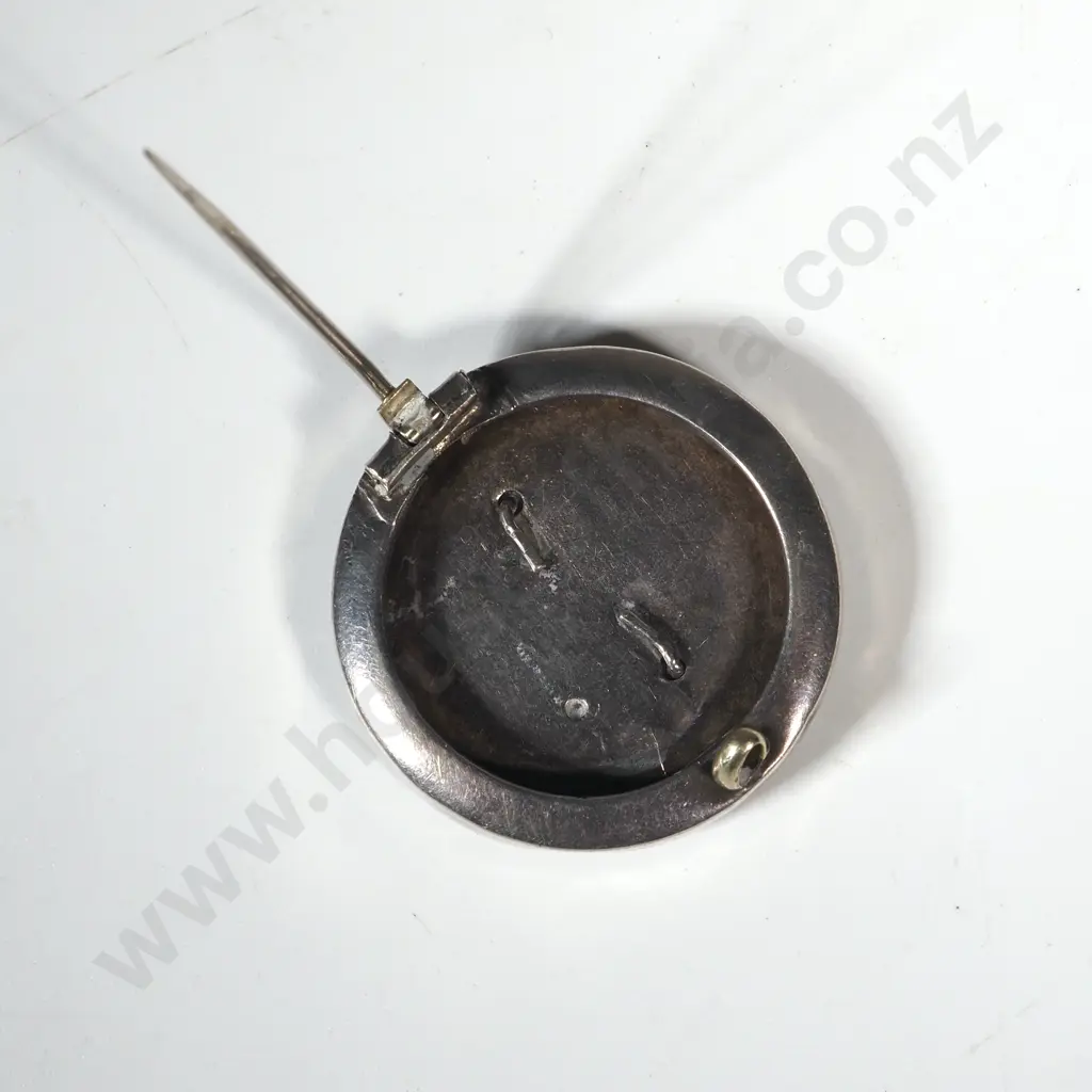 Sterling Silver Circular Brooch With Embossed Leaf Decoration  Image 1++