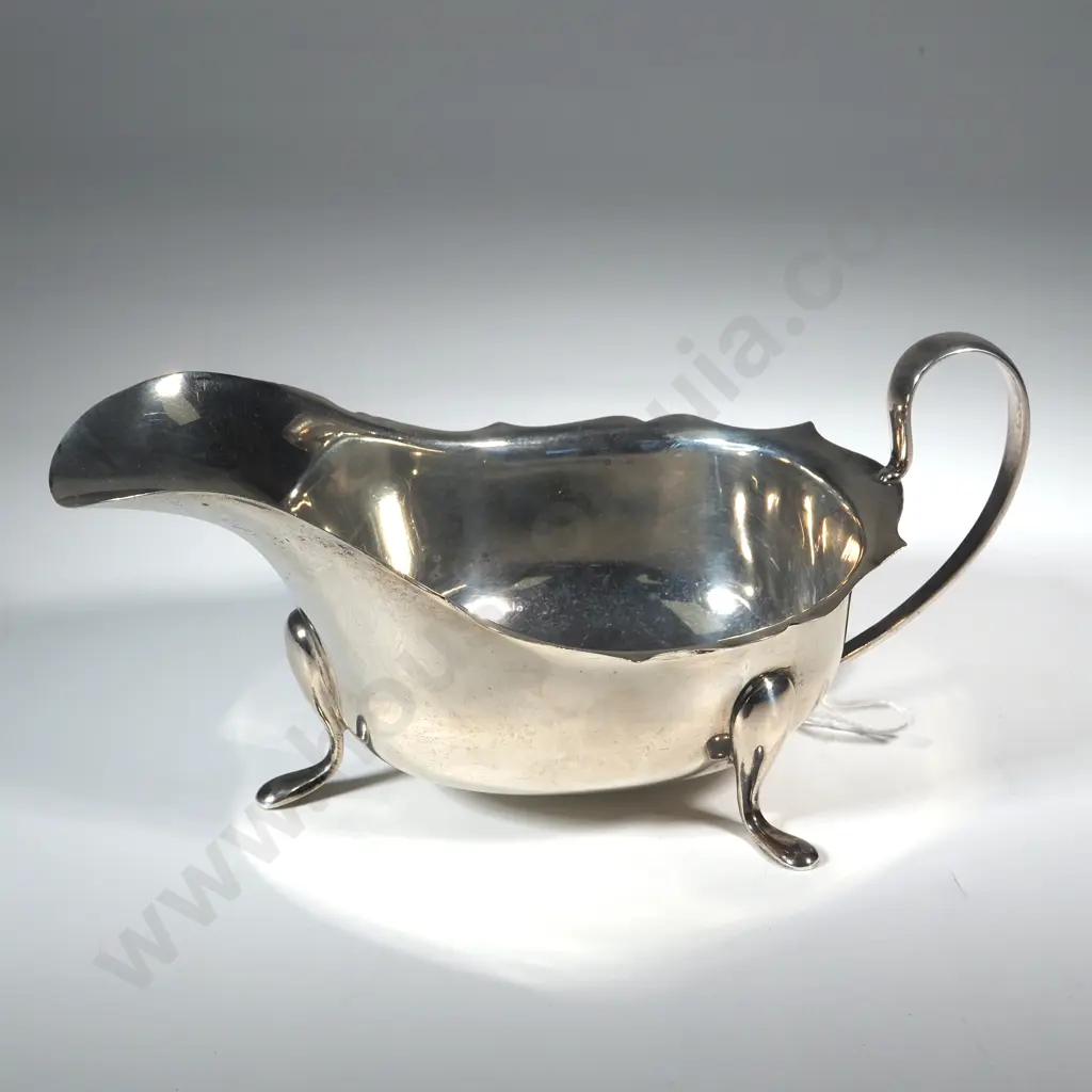 Sterling Silver Gravy Boat. Sheffield 1937 Image 1++