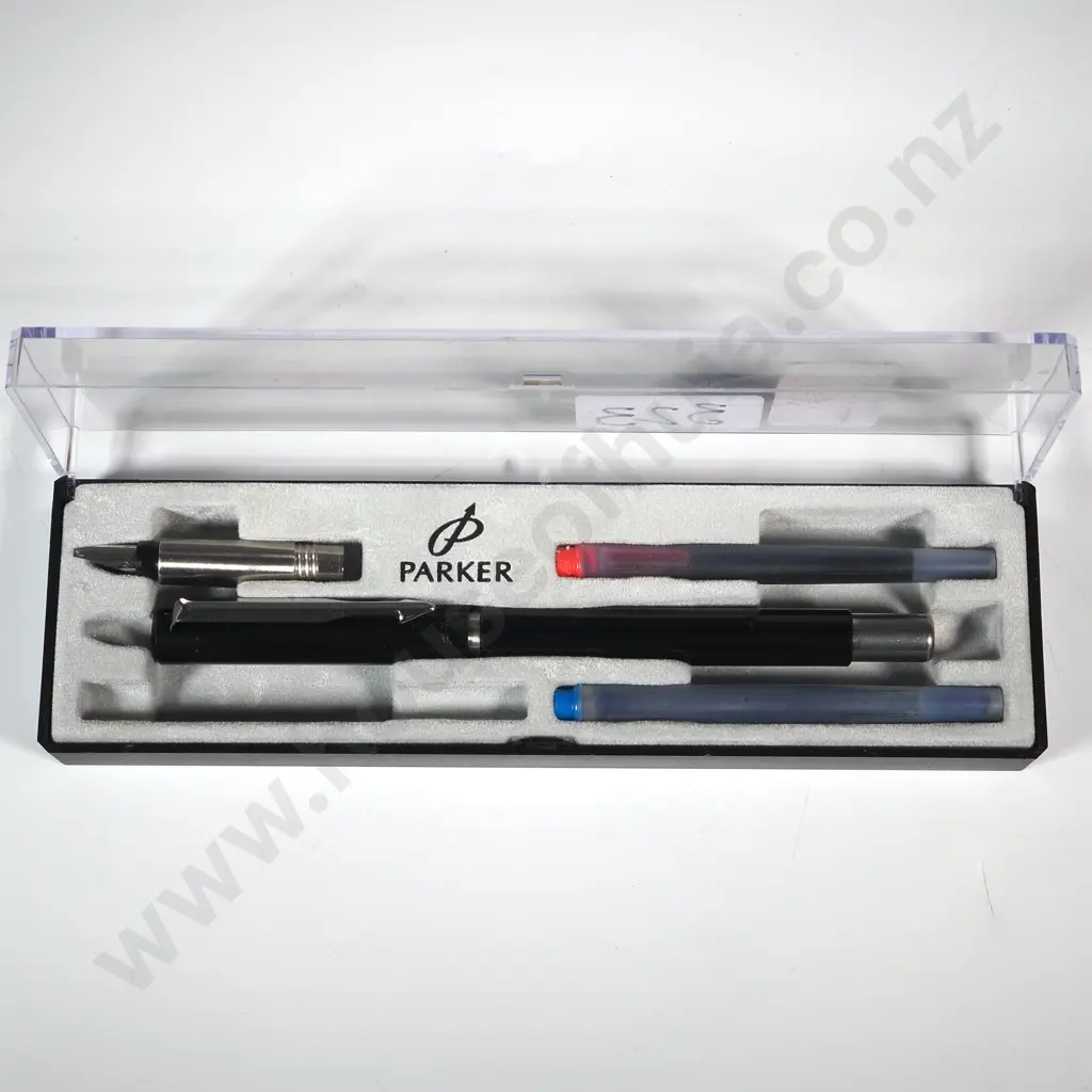 Cased Parker Fountain Pen  Image 1++