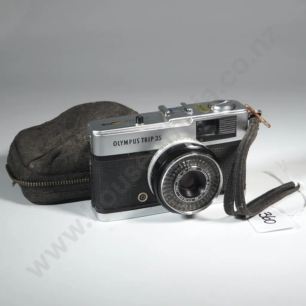 Vintage Olympic Trip 35 Camera In Case. (Case Worn) Image 1++