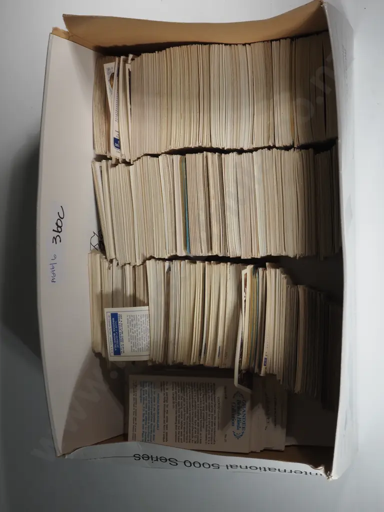 Box Containing A Collection Of Cigarette Case Including Tropical Birds, Wildlife In Danger, Wild Flowers, English Period Image 1++