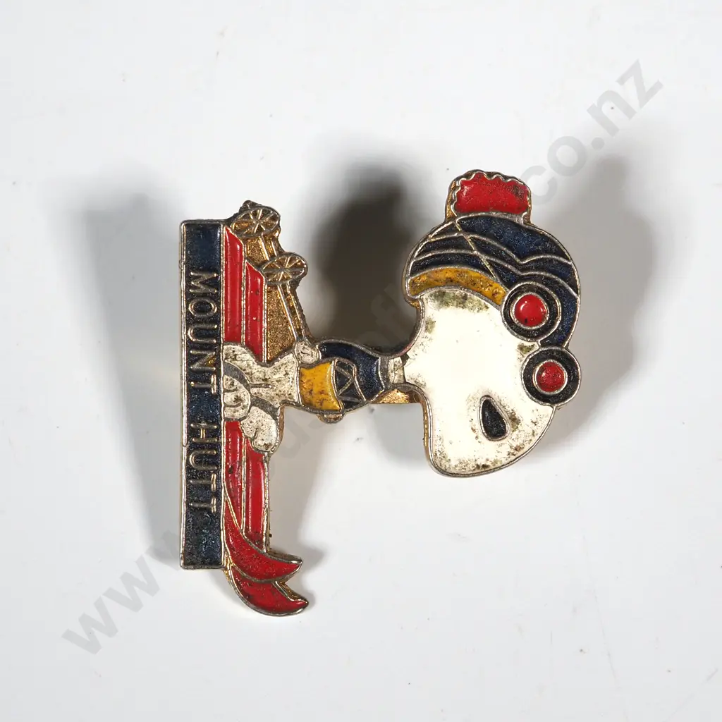 One Snoopy Mount Hutt Lapel Badge. Image 1++