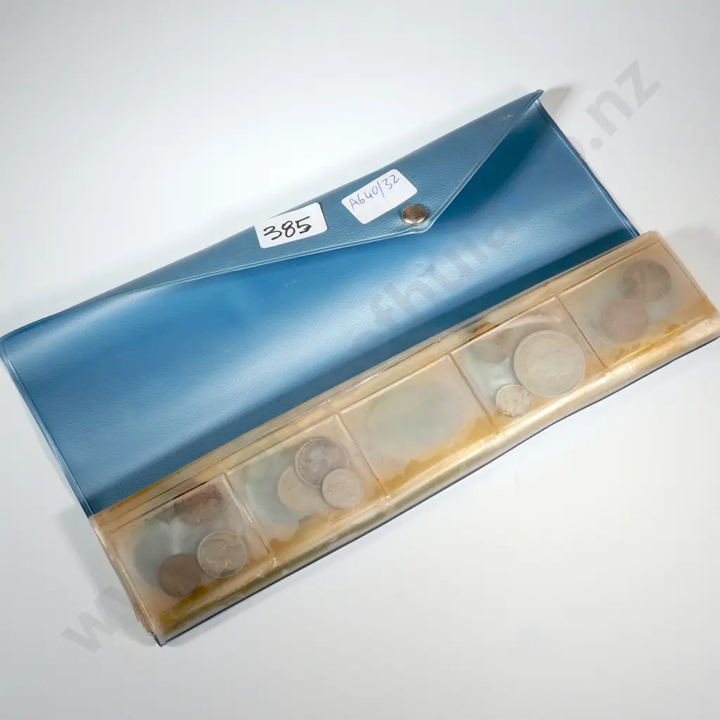 Coin Folder w Assorted United Kingdom Coinage  Image 1++