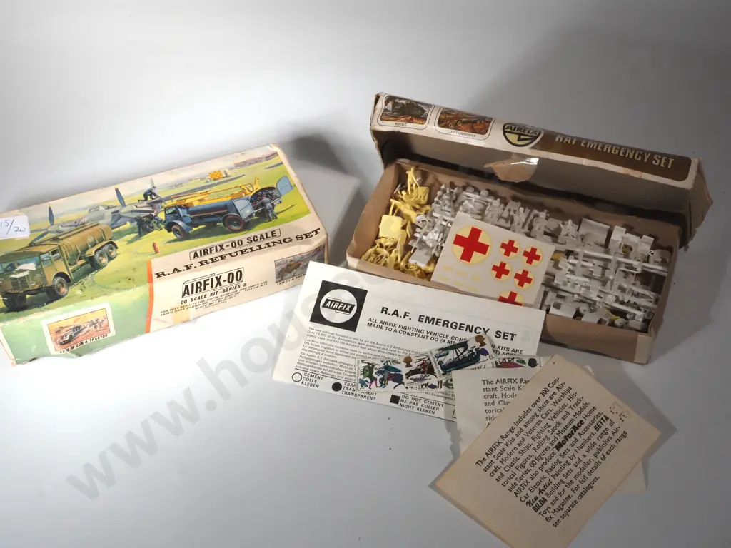 Two Airfix-00 Models: R.A.F Refuelling Set. RAF Emergency Set. Image 1++