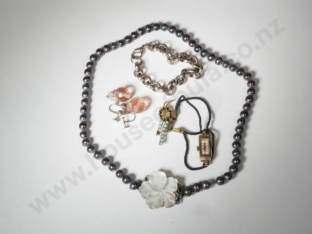 Assorted Lot of Costume Jewellery Image 1++