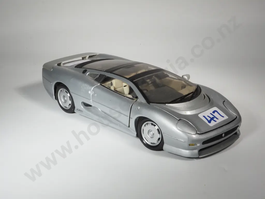 Maisto 1992 Jaguar XJ220:/1:18 Diecast Model Car  Image 1++