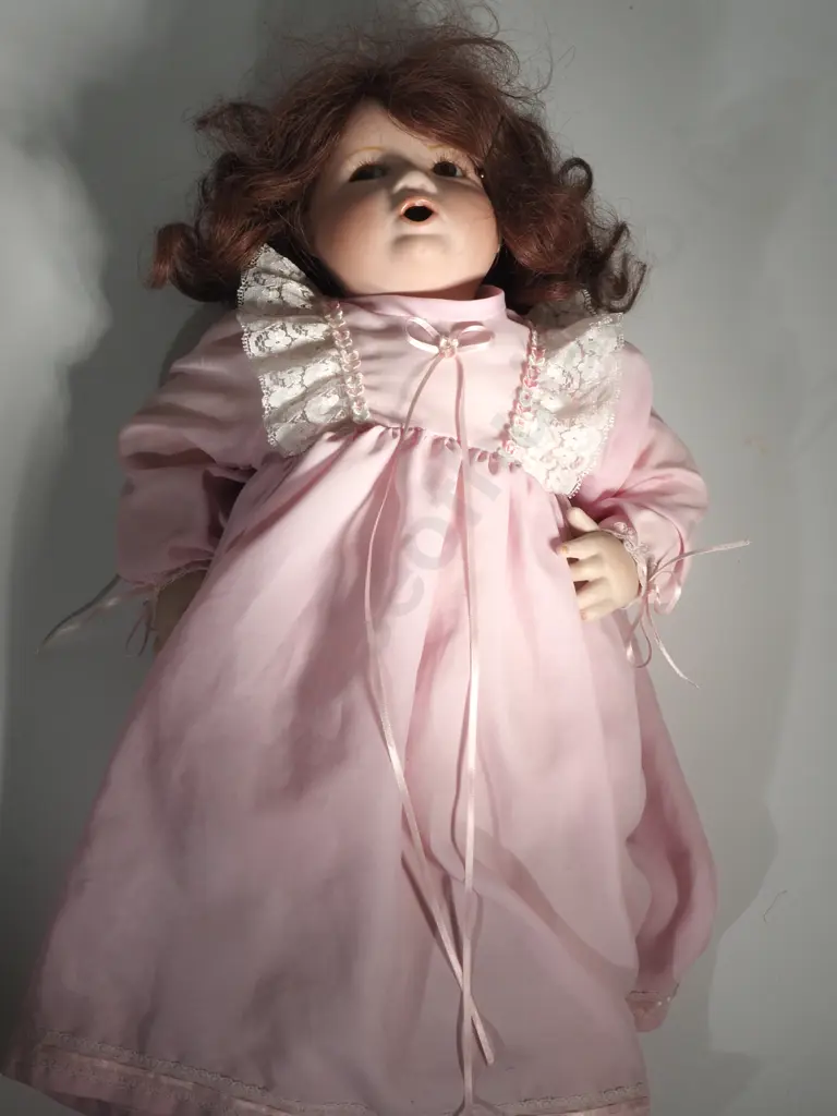 China Faced Open Mouth Doll With Cloth Body With Stand Image 1++