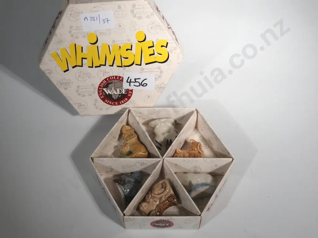 Boxed Wade Whimsies Of Wild Animals & Cat  Image 1++