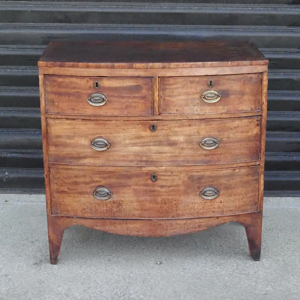 A 19th Regency Bow Front Mahogany Chest Of Four Drawers Image 1++
