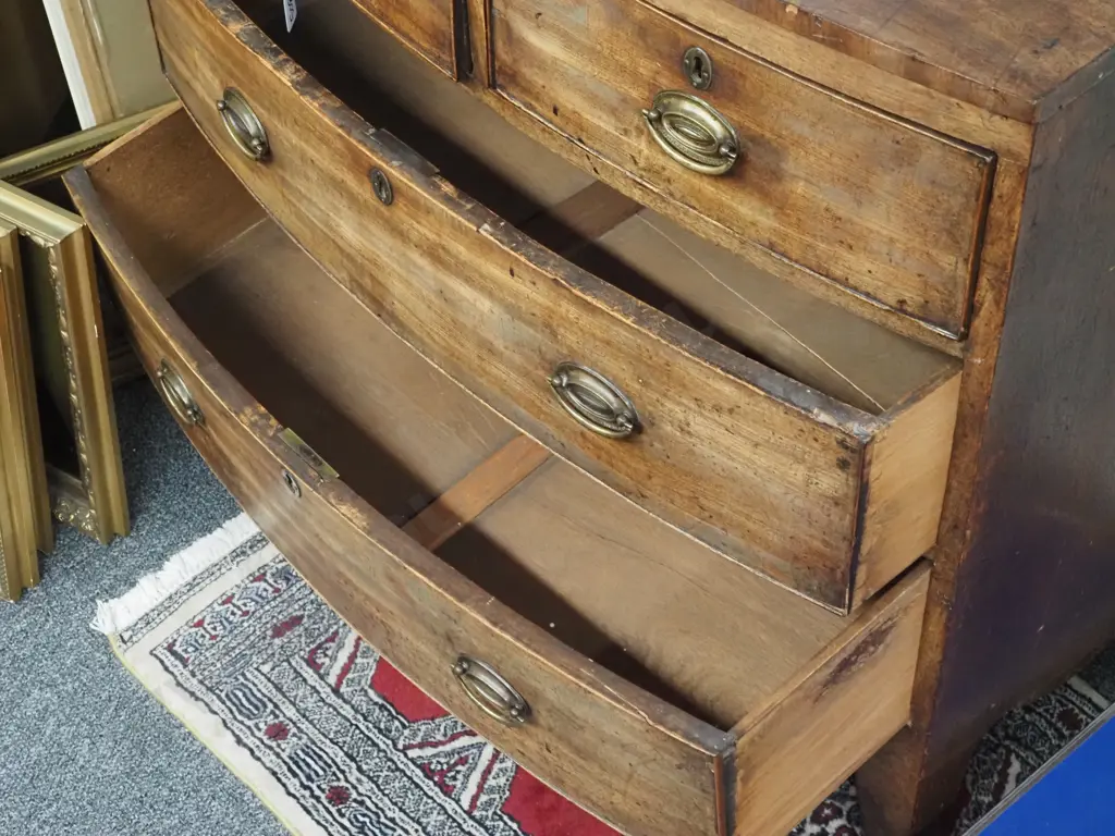 A 19th Regency Bow Front Mahogany Chest Of Four Drawers Image 1++