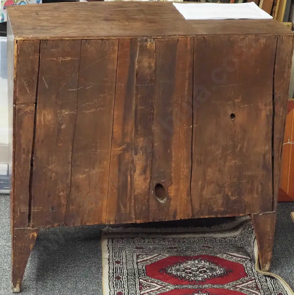 A 19th Regency Bow Front Mahogany Chest Of Four Drawers Image 1++
