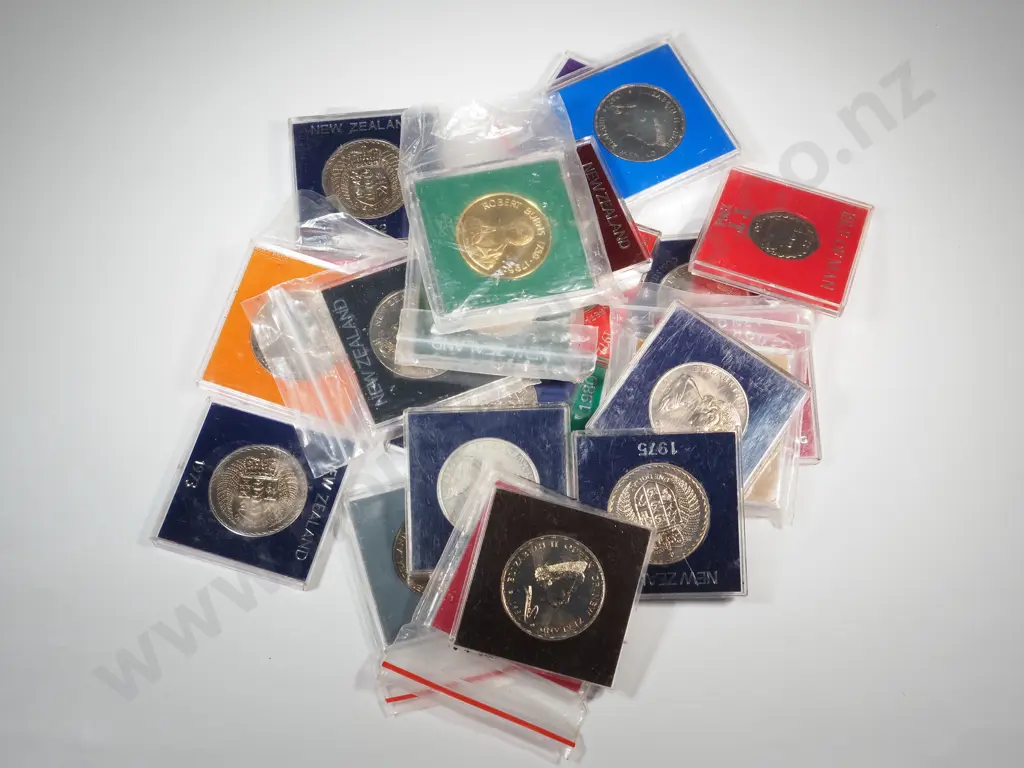 24 New Zealand UNC Dollar Coins  Image 1++