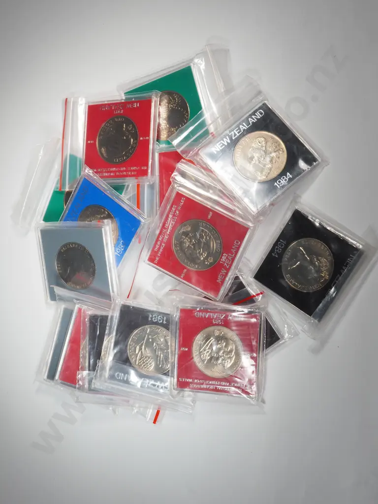 18 New Zealand Cased UNC One Dollar Coins  Image 1++
