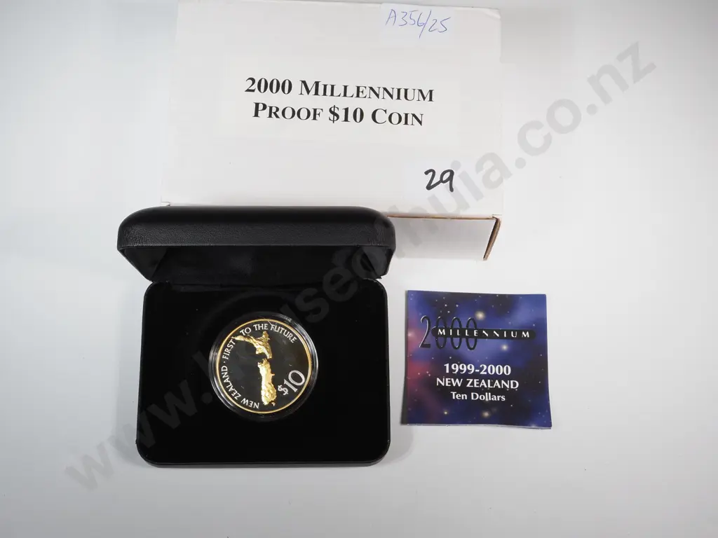 New Zealand 2000 Millennium Proof $10 Silver Coin  Image 1++