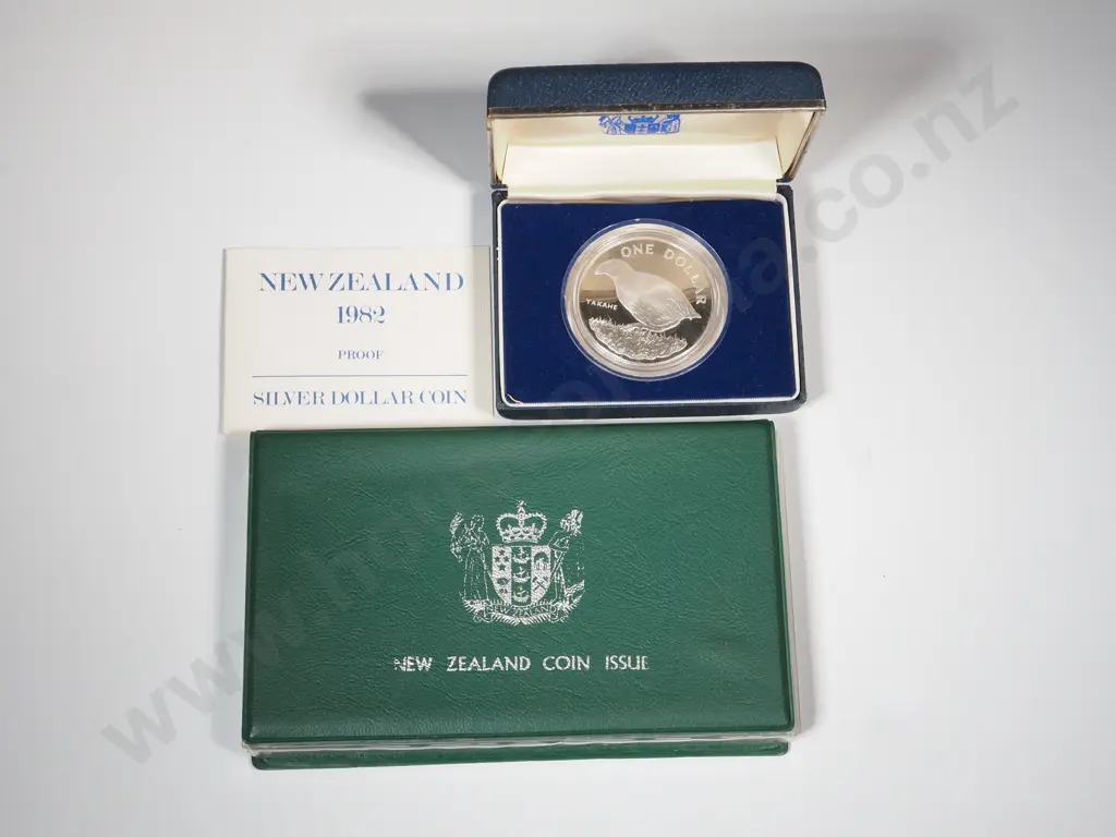 New Zealand Proof Set w Silver Dollar & Cased Silver Dollar  Image 1++