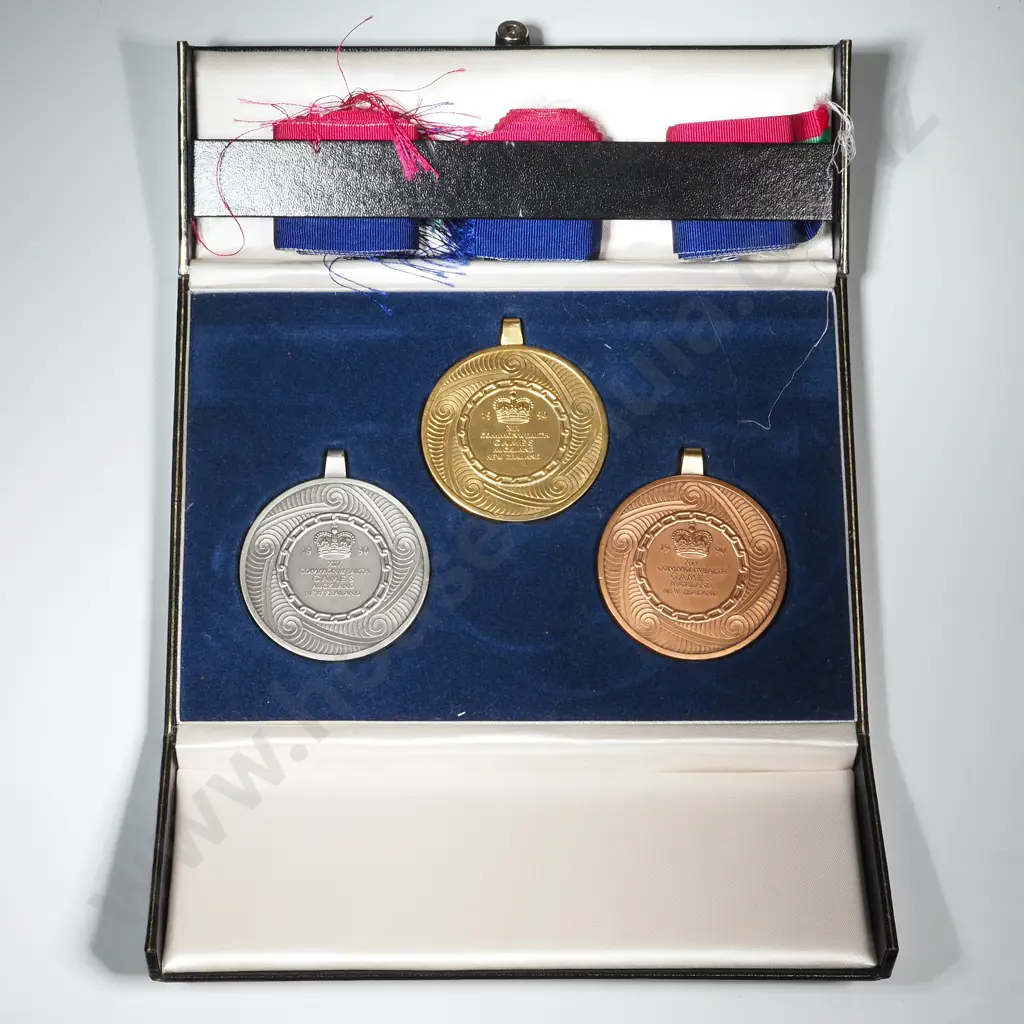 1990 Commonwealth Games Bronze, Silver & Gold Medals in Presentation Case - Collectors Item  Image 1++