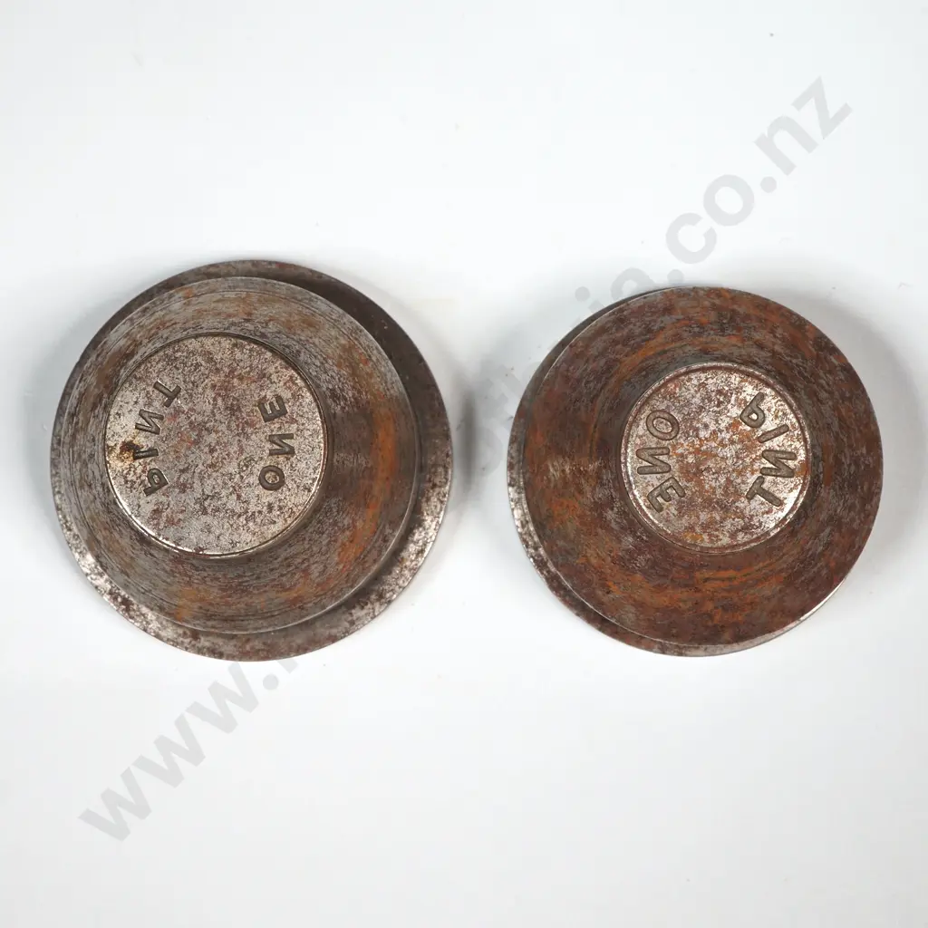 Two Vintage New Zealand One Pint Dies  Image 1++