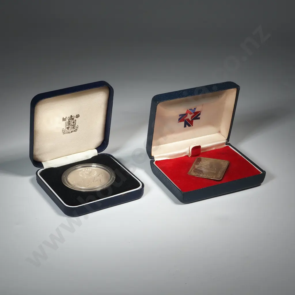 Two 1982 Commonwealth Cased Silver Coin & Ingot - ASW 51 Grams Image 1++