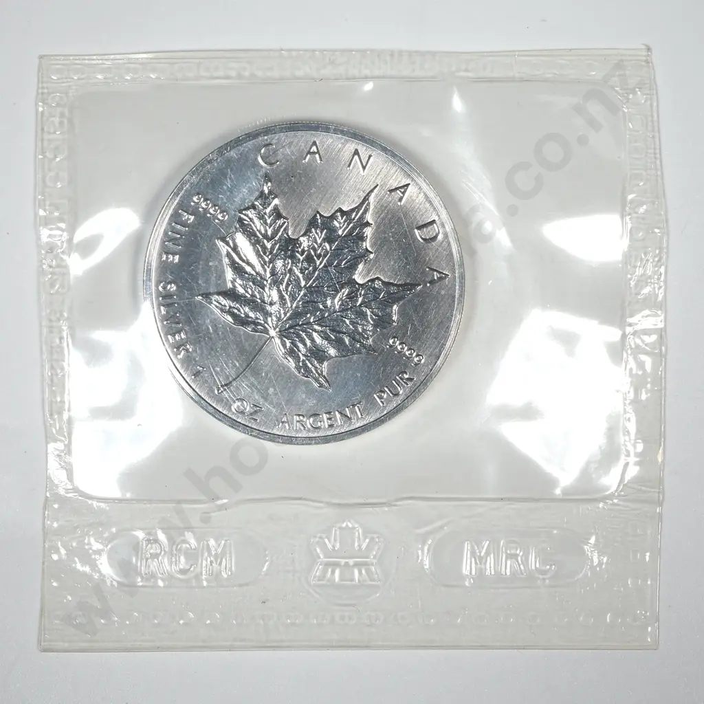 1991 Canadian Maple One Ounce Silver Coin in RCM Packaging  Image 1++