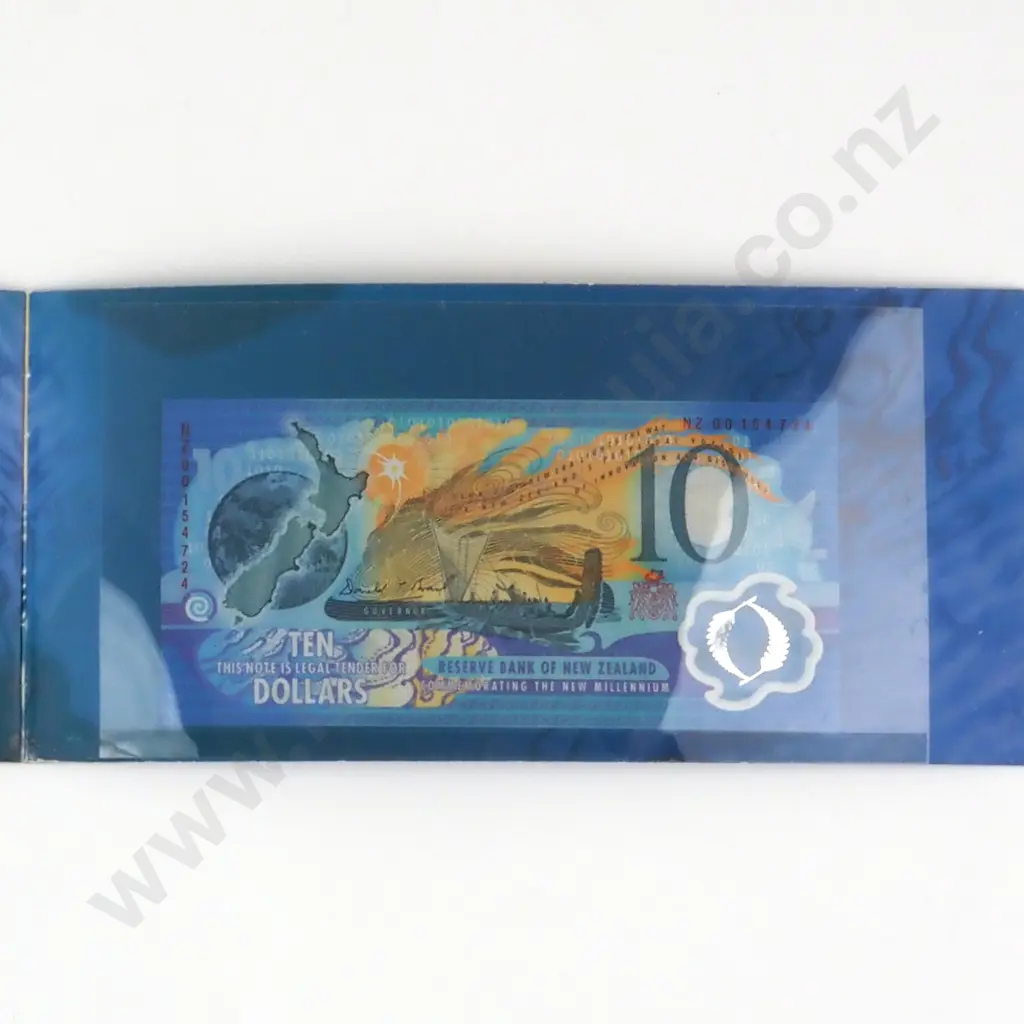 New Zealand Commemorative $10 Banknote in Presentation Pack w Red Serial Image 1++