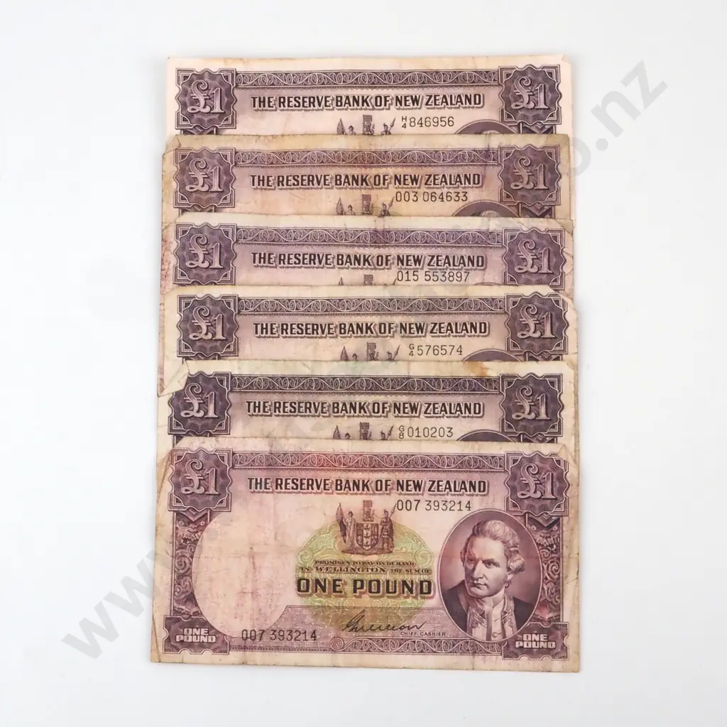 Six New Zealand One Pound Banknotes - Two Hanna & Four Wilson - Circulated  Image 1++