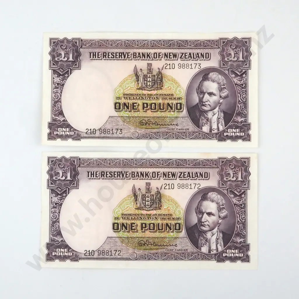 Two Consecutive New Zealand One Pound AUNC Fleming Banknotes  Image 1++