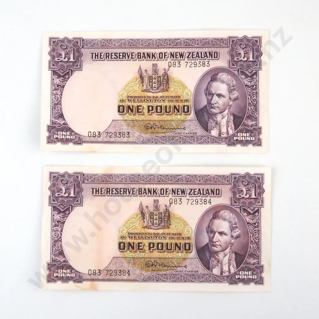 Two Consecutive New Zealand One Pound AUNC Fleming Banknotes  Image 1++