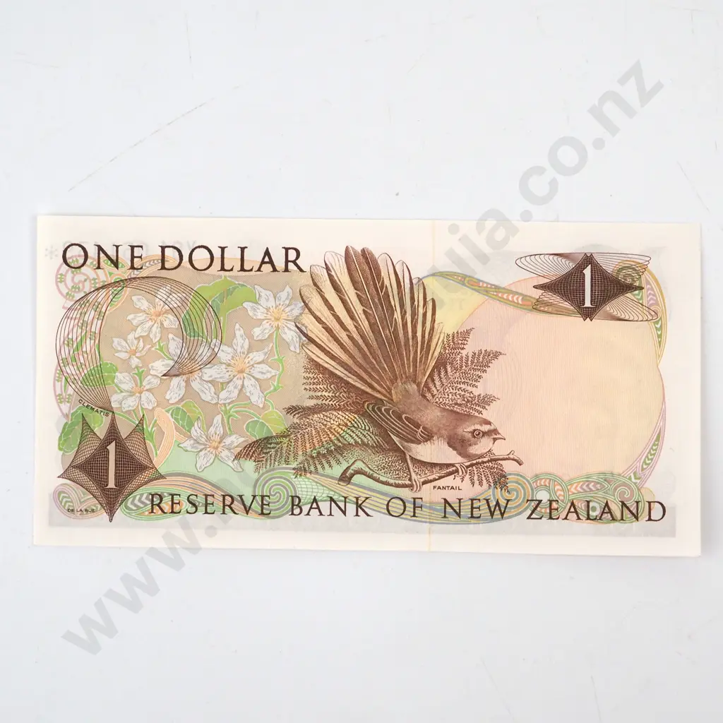 New Zealand UNC Knight One Dollar Star Banknote Image 1++