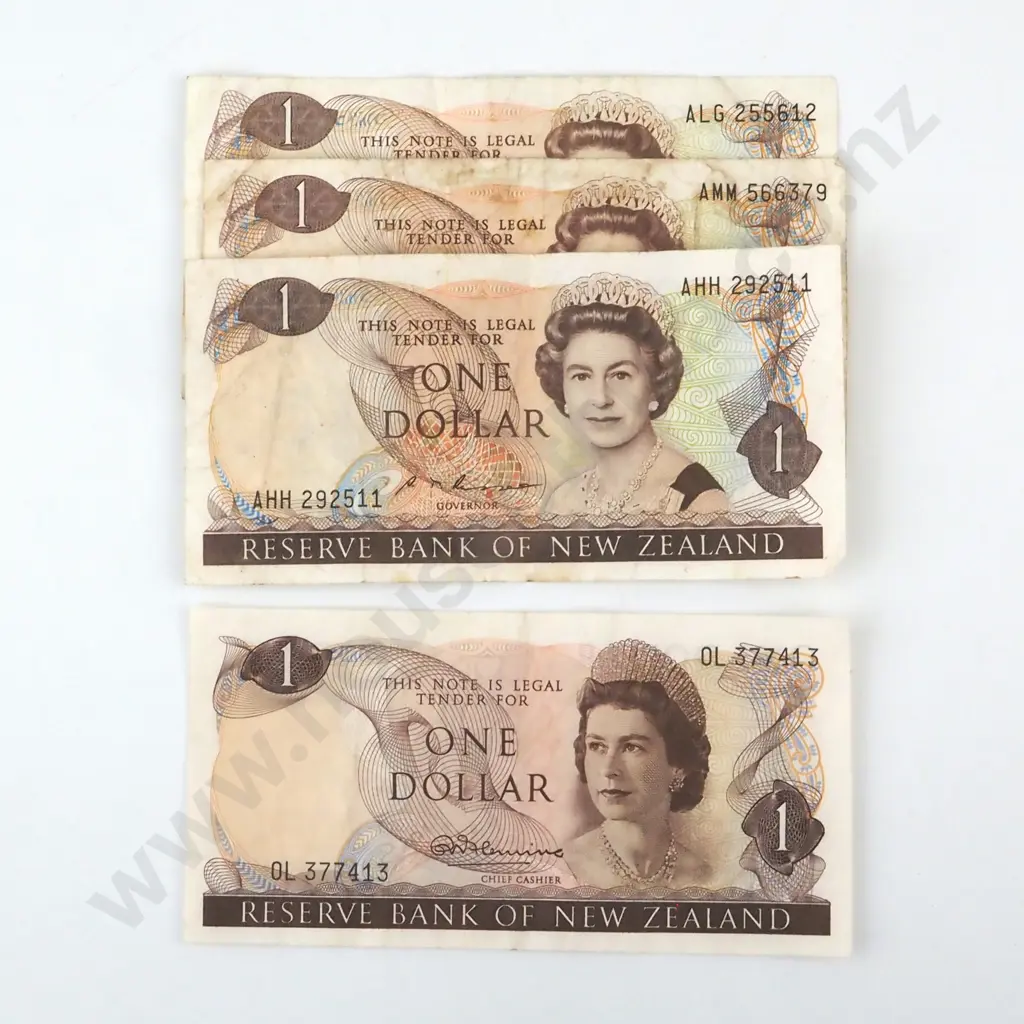 Four New Zealand One Dollar Banknotes Incl Fleming - Circulated Image 1++
