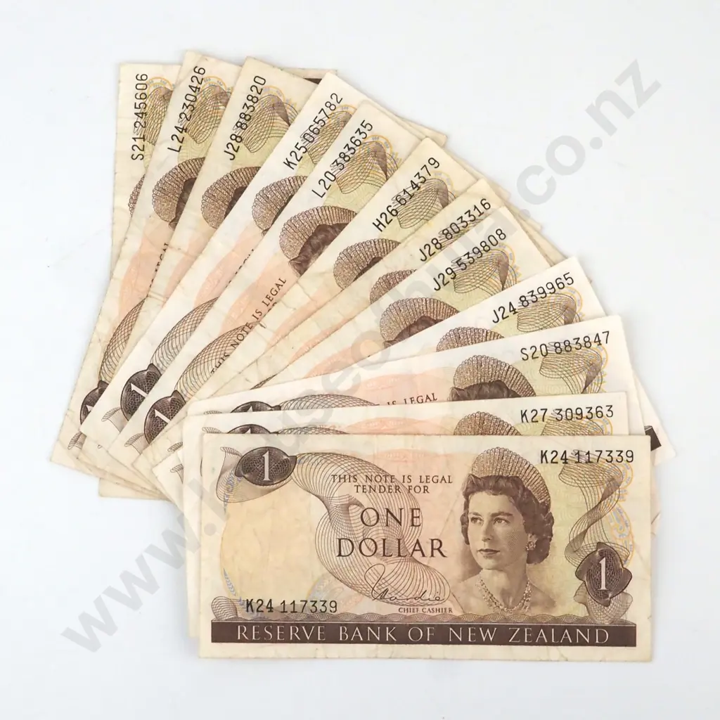 12 New Zealand One Dollar Hardie Banknotes  Image 1++