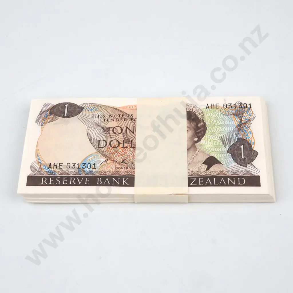 100 Consecutive New Zealand One Dollar Russell Banknotes - AUNC Image 1++