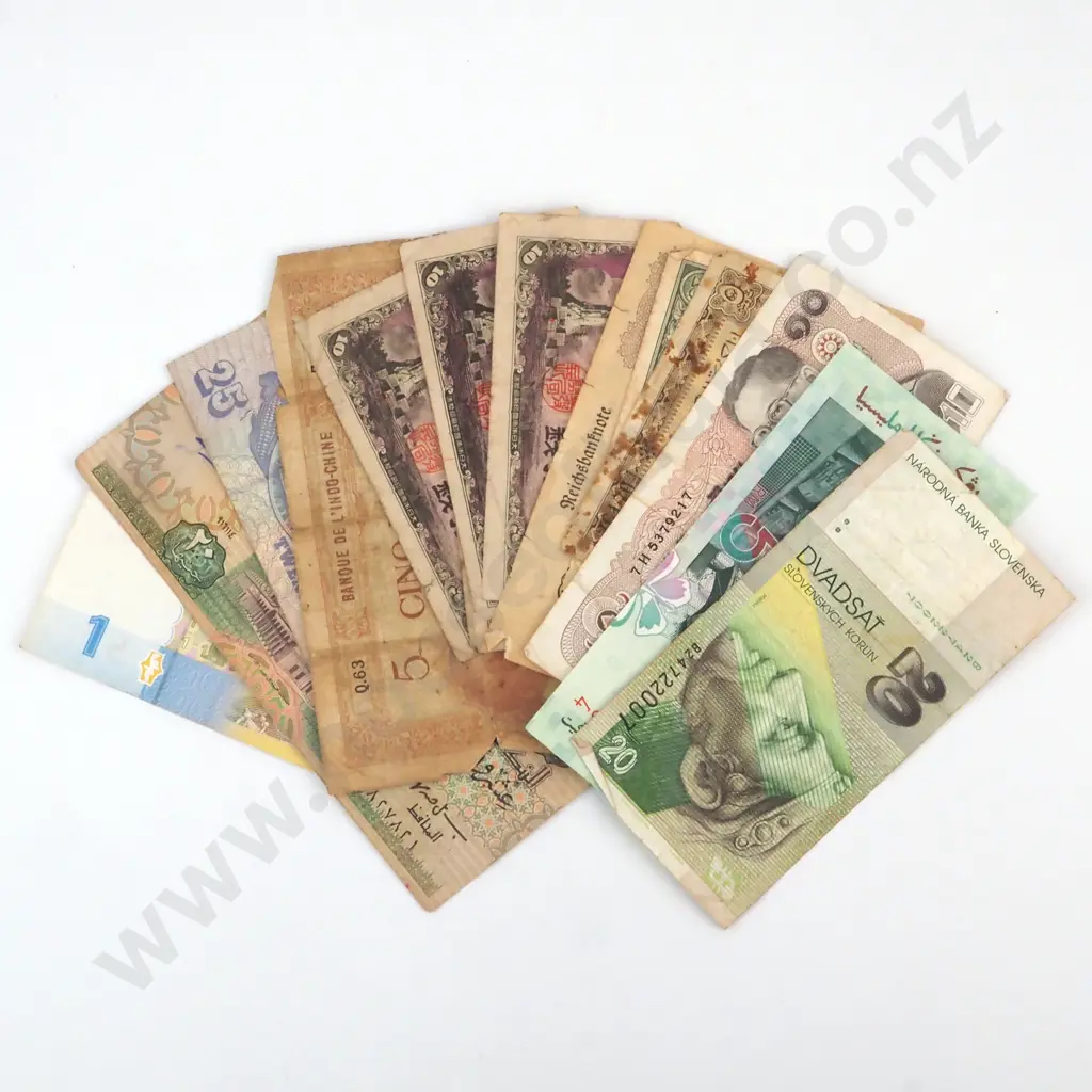 Assorted Lot of International Banknotes  Image 1++