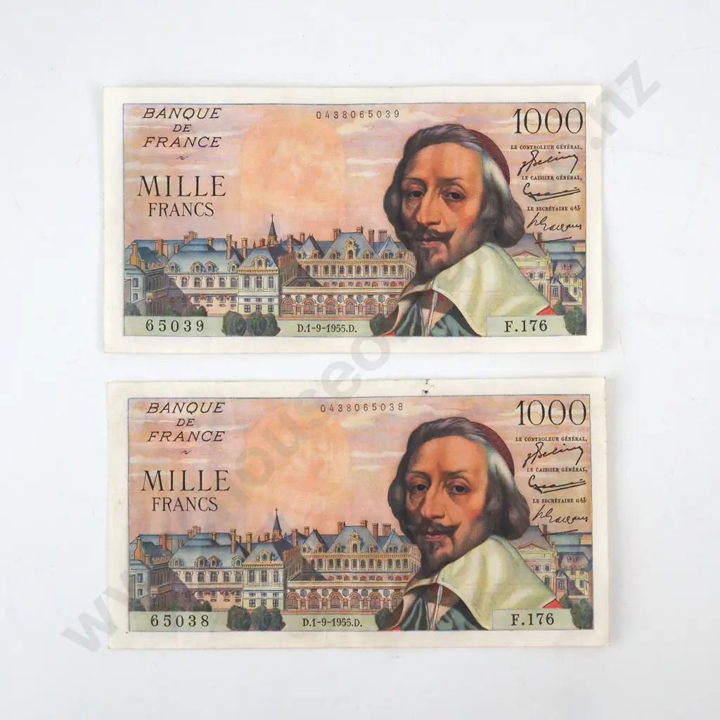 Two Consecutive French 1000 Franc Banknotes  Image 1++